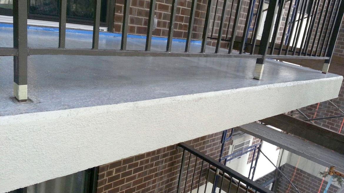 теч от хидроизолация на балкон / тераса