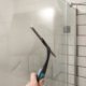 Професионално почистване на душ стъкла